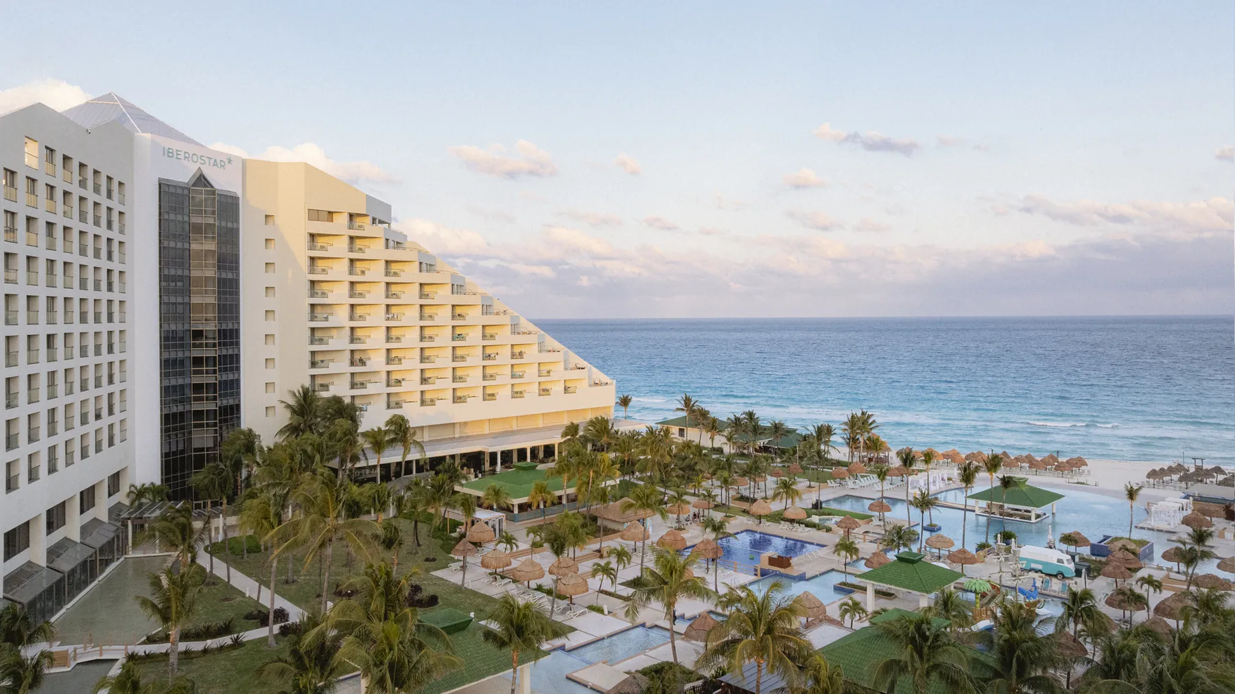 Iberostar resort in Cancún facing the Caribbean, Iberostar The Club