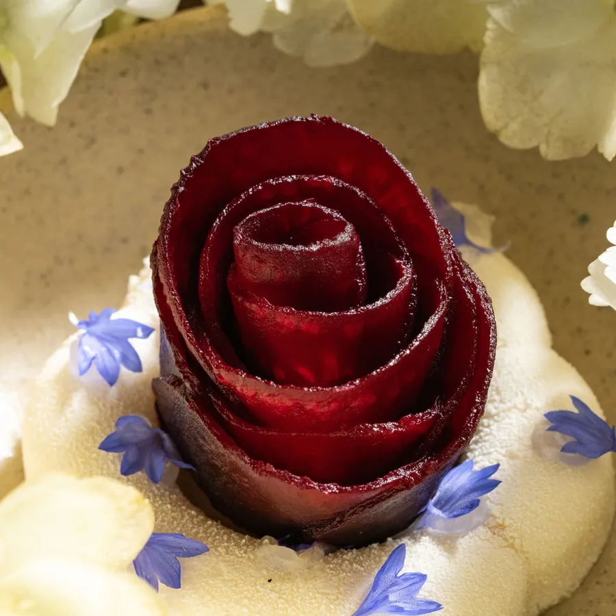 Rose-shaped course from the Kórima dinner at Autor